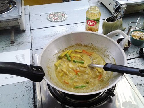   - (Green Curry)