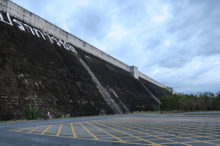  Khun Dan Prakan Chon Dam 